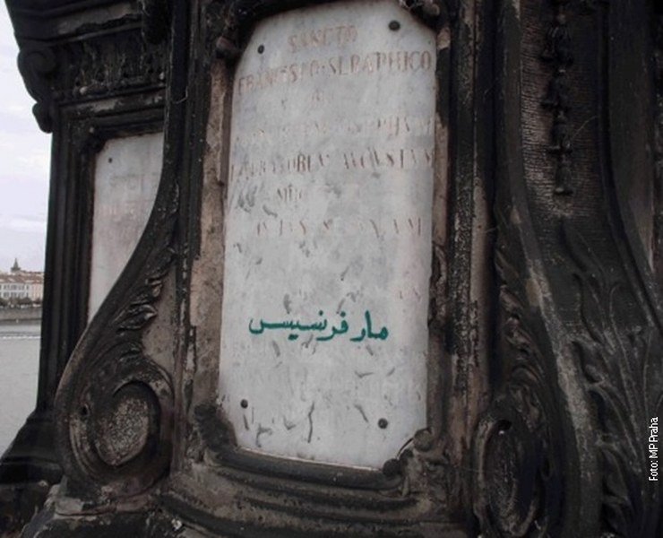Zbog arapskog natpisa na mostu, stranac deportovan iz Praga uz kaznu od 600 evra