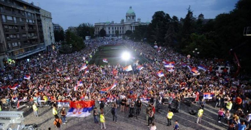 Košarkaše Srbije na čuvenom Balkonu pozdravilo više od 20.000 ljudi