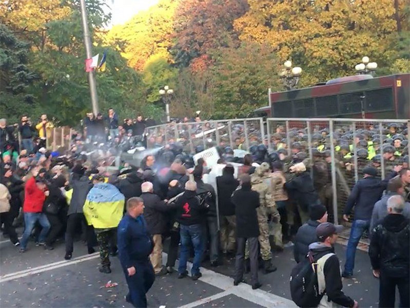 Kijev- Neredi i hapšenja ispred parlamenta