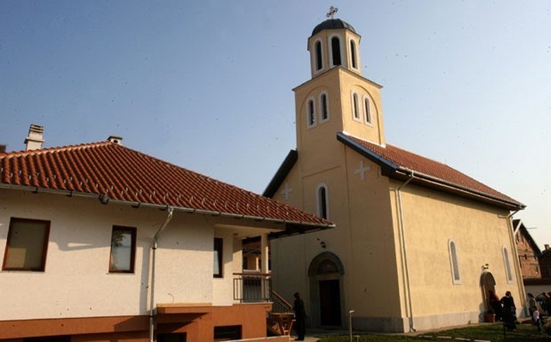 Albanci blokirali pristup manastiru u Đakovici