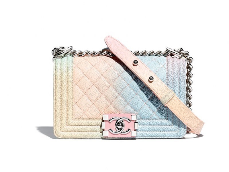 Najpopularnija Chanel torbica od sada i u duginim bojama