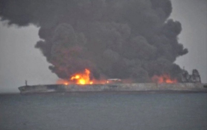 Zapalio se iranski naftni tanker, prijeti ekološka katastrofa   