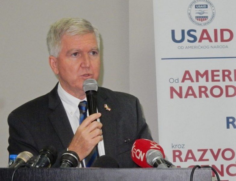 Incident u Nišu tokom predavanja američkog ambasadora