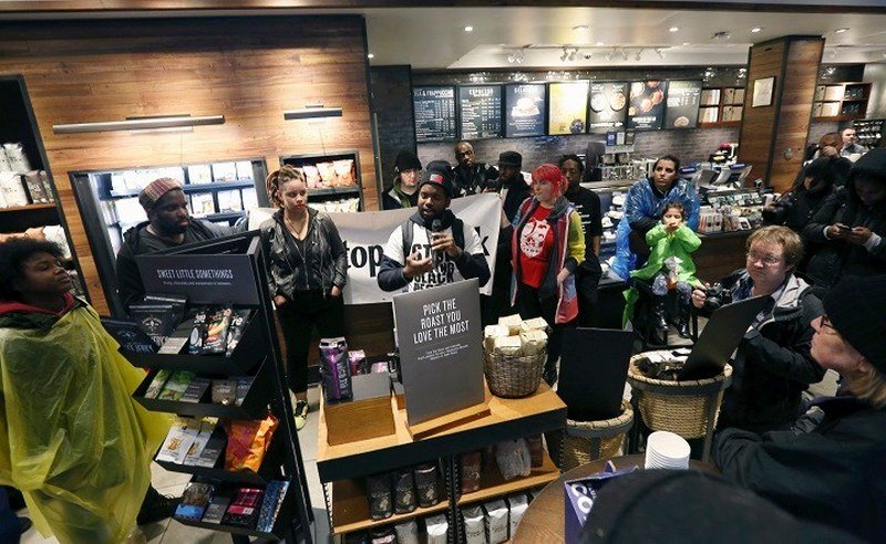 Starbaks obučava zaposlene o rasizmu