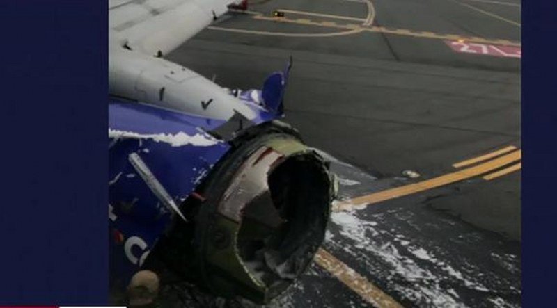 Avionu eksplodirao motor, pa popucali prozori, jedna osoba poginula (Video)