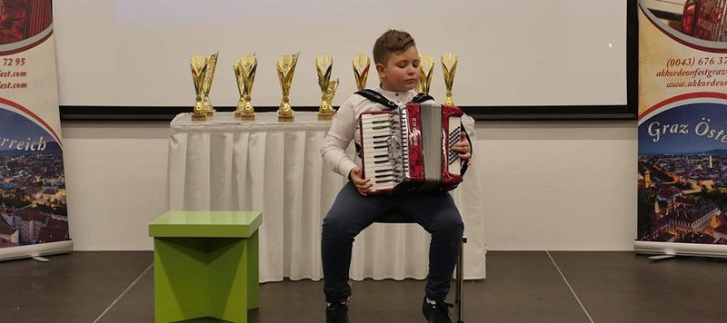 Talenti iz Bijeljine - Desetogodišnji Đorđe, virtuoz na harmonici (Video)