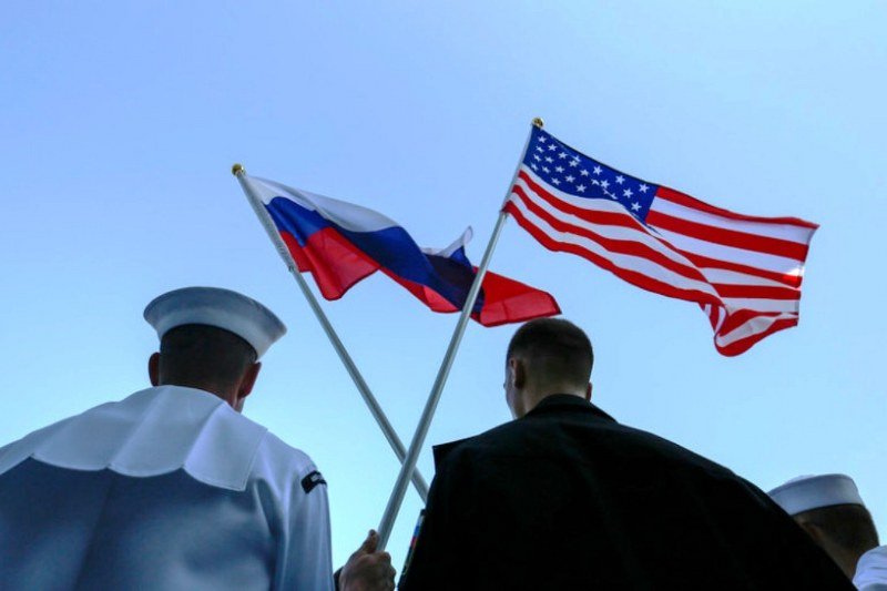 SAD uvele sankcije Rusiji - Protjerano 10 diplomata, ograničenja za kompanije 