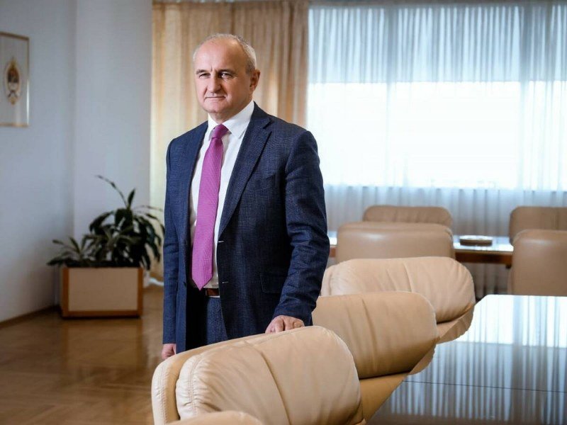 Srpska se sprema za najveću svjetsku ekonomsku krizu: Ministar Petar Đokić za 100.000 KM kupuje novi auto