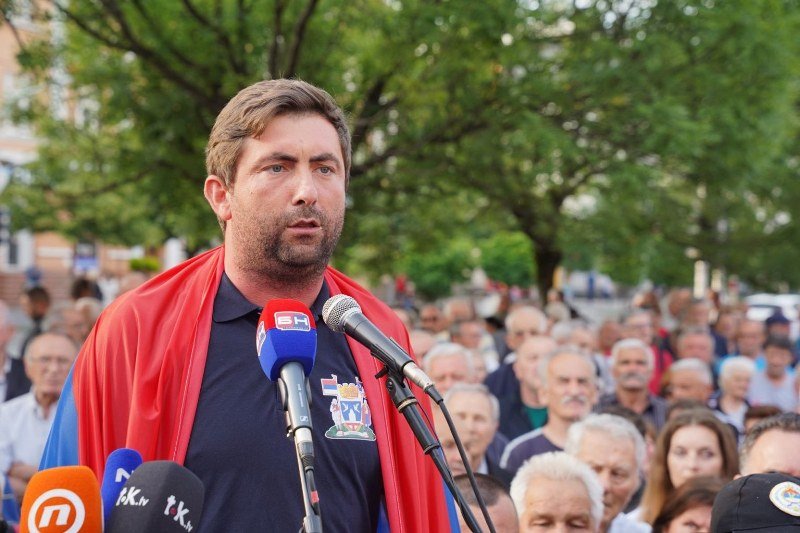 Šta se događa u državotvornoj stranci? Da li je Ljubiša Petrović na izlaznim vratima SDS-a? (Foto)