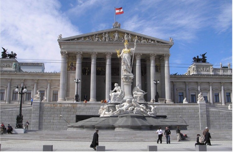 Gori zgrada Skupštine Austrije