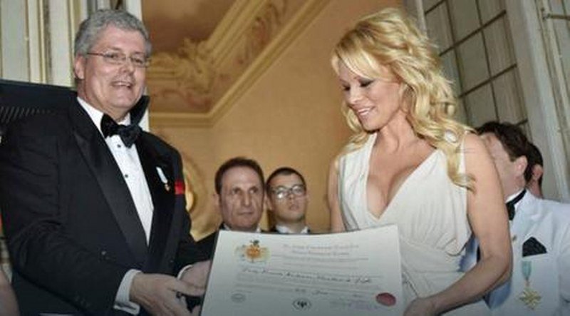 Lažni princ -od Crne Gore i Makedonije-: Samozvani balkanski plemić varao svet godinama, nasela i Pamela Anderson