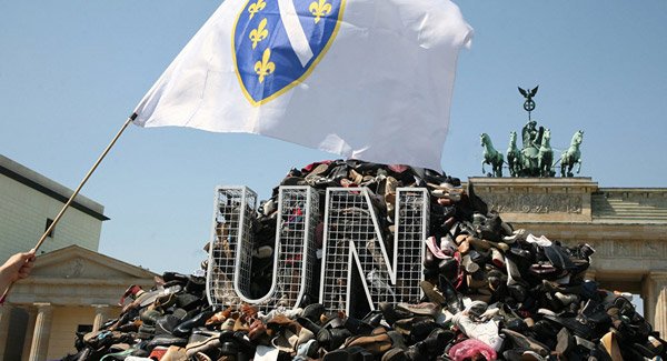 Tri spoljne politike guraju Bosnu u ambis
