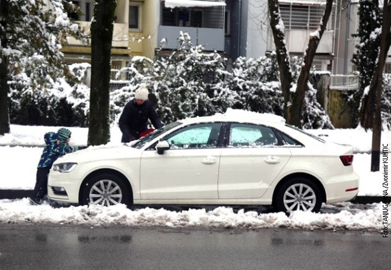 Sto evra kazna za vozače u Hrvatskoj koji ne očiste sneg sa vozila