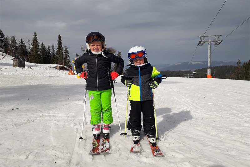 Brat Tadija i sestra Nikolina Obućina oduševljavaju i najvještije skijaše na Jahorini