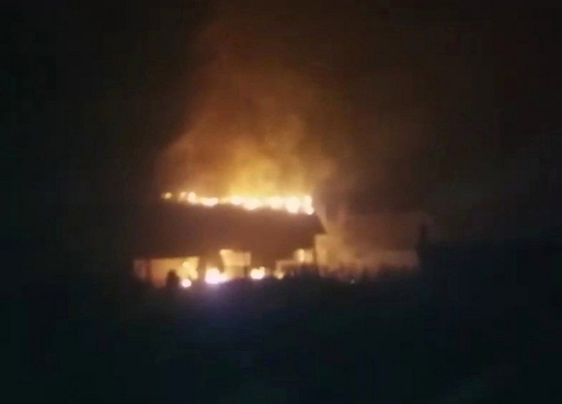 Veliki požar u Bijeljini - Gori pilana u Bjeloševcu - Vatrogasci na terenu