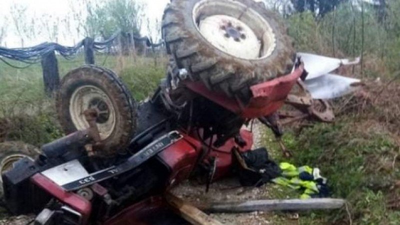 Poginuo prilikom prevrtanja traktora
