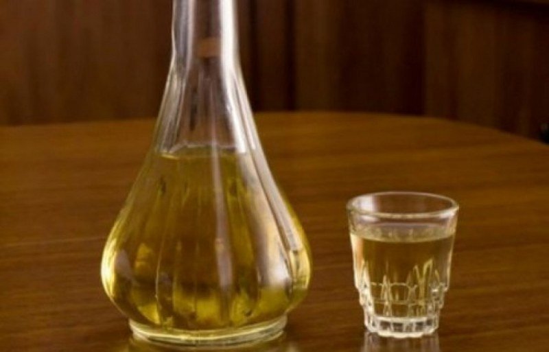 Alkohol otrovao Srbe, rakiju kupovali od Albanca?