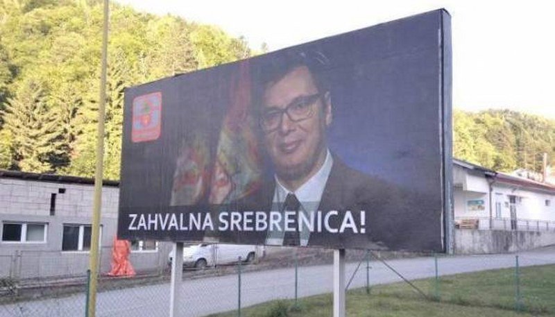 U Srebrenici ponovo postavljen plakat sa likom Aleksandra Vučića