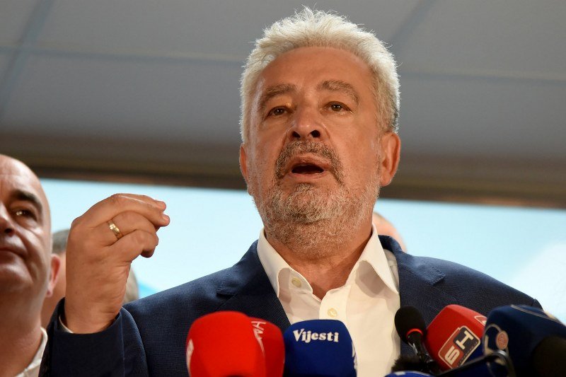 Ko je Zdravko Krivokapić, lider opozicije u Crnoj Gori koji se pojavio niotkuda i sinoć pobijedio Mila