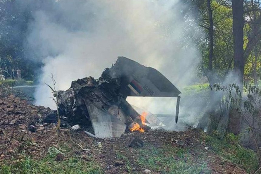 Pao avion u ataru sela Brasina kod Loznice - Poginuli piloti, jedan od njih nadomak rodne kuće (Foto/Video)