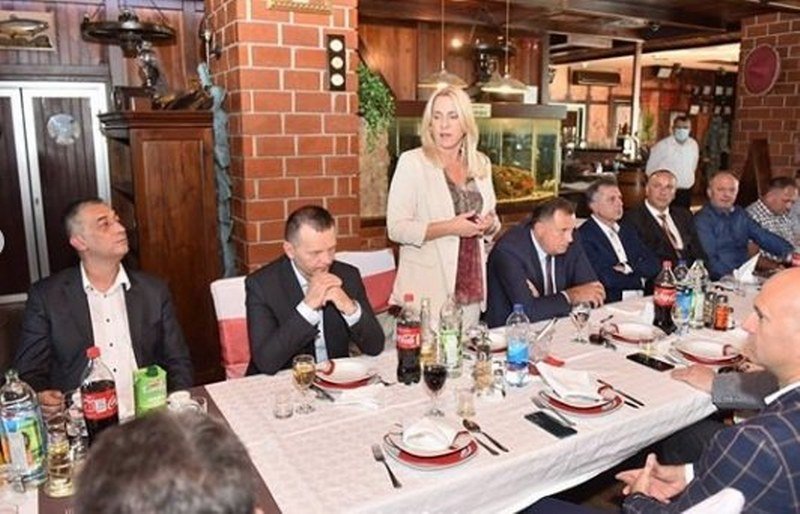 Korona druženje SNSD-ovaca u Banjaluci (Foto)