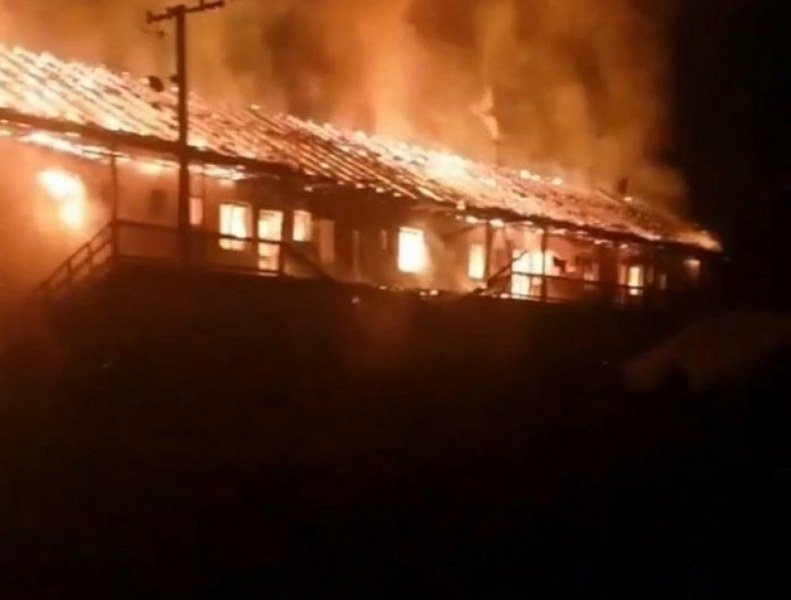 Vatra progutala stanove 20 porodica (Foto/Video)