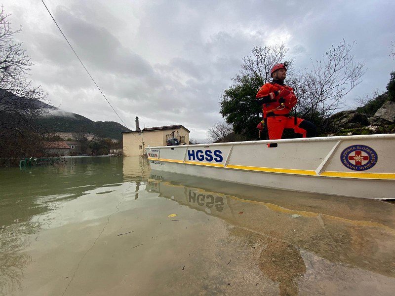 Nezapamćene poplave u Hrvatskoj, ugrožene kuće