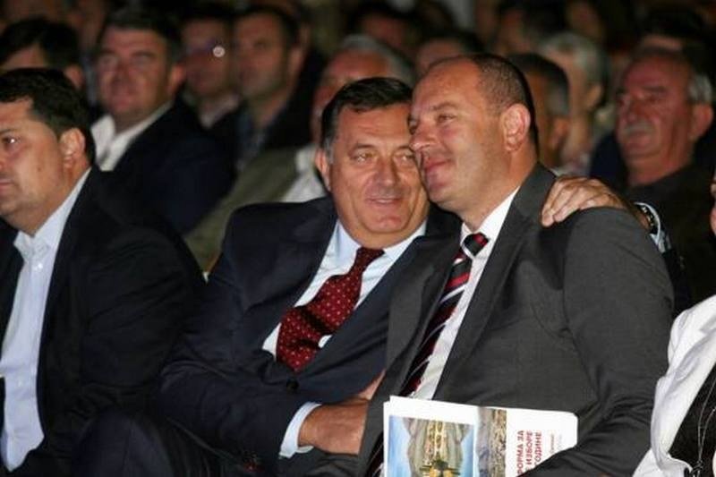 Da li Dodik smije smijeniti Luku Petrovića (Foto)