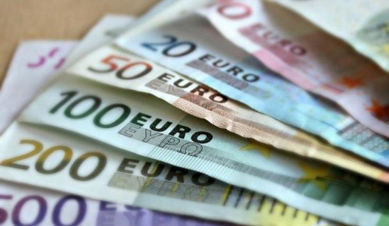 Građani Srbije dobijaju po 60 evra pomoći