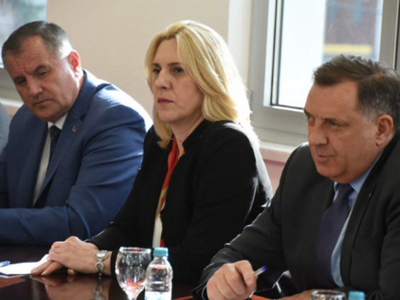 Režim Milorada Dodika je gomila licemjernih, podlih neznalica - Ljekarima smanjene plate za 300 KM (Foto/Dok.)