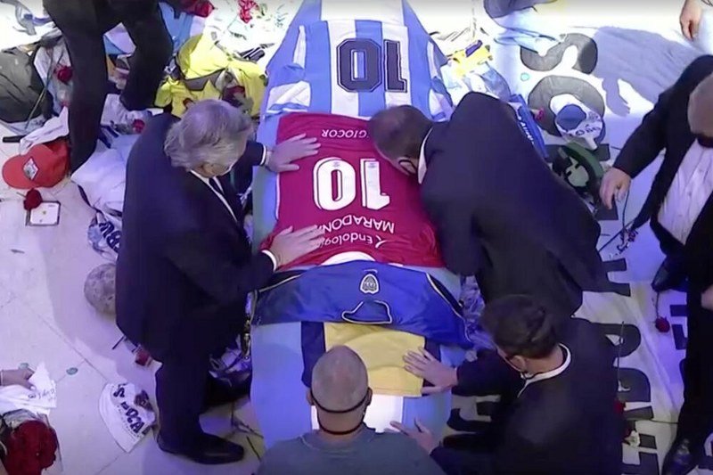 Maradona je bio -u agoniji najmanje 12 sati- Bio bi živ da je bolje liječen