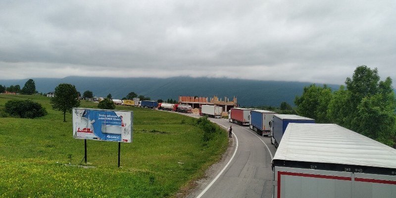Haos na granicama BiH i Hrvatske zbog novih uredbi (Foto)
