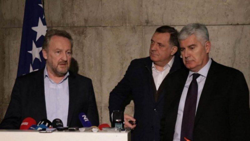Igre sa narodom: Ne mogu se dogovoriti oko vakcine, a hoće dogovor o mirnom razlazu
