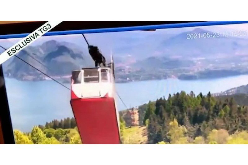 Eksluzivni video snimak pada žičare u Italiji - 14 mrtvih - preživio samo jedan dječak (Video)