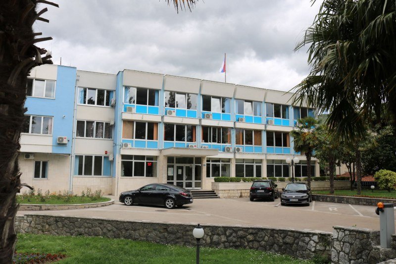 Žestoka borba za prevlast i kontrolu narodnih dobara u okviru trebinjskih -crvenih klanova-