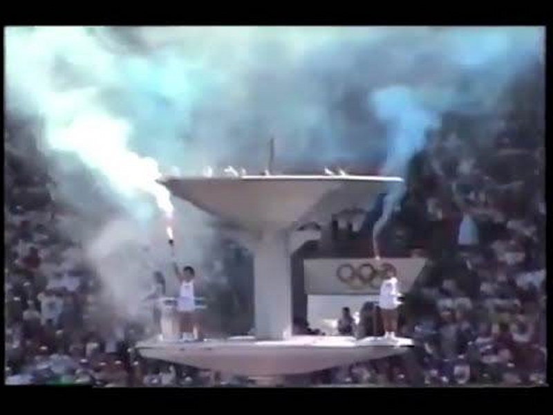 Uznemirujuće! Jedna od najmučnijih scena olimpijskih igara: Golubovi su gorjeli i poluugljenisani padali na tlo! (Video)
