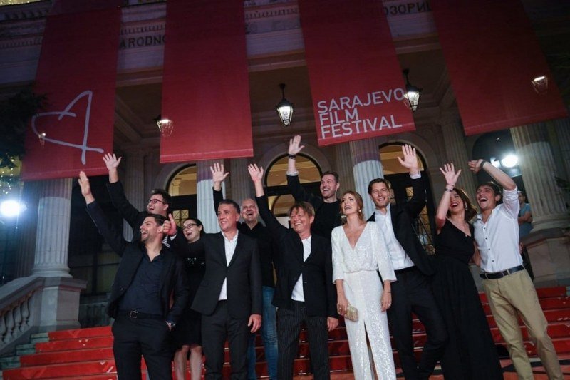 Ovacije za -Tomu-! Zatvoren Sarajevo film festival ostvarenjem Dragana Bjelogrlića o životu Tome Zdravkovića! (Foto)