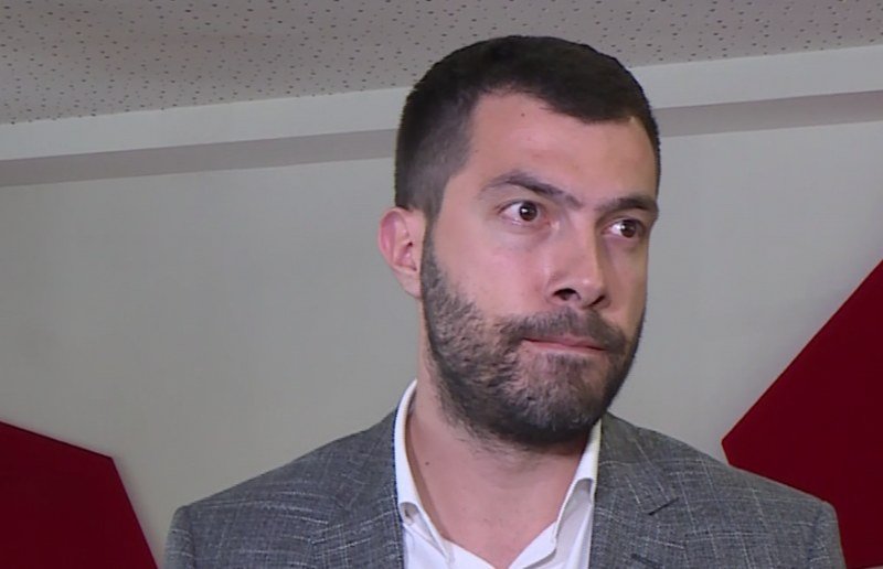 Kako funkcioniše privreda, kako se dobijaju tenderi u -privatizovanoj državi- Mile i sin odlučuju o svemu (Foto)