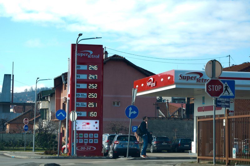 Cijene goriva -gore- a Vlada Srpske se -češlja- I dalje bez reakcije države na cijenu goriva u BiH