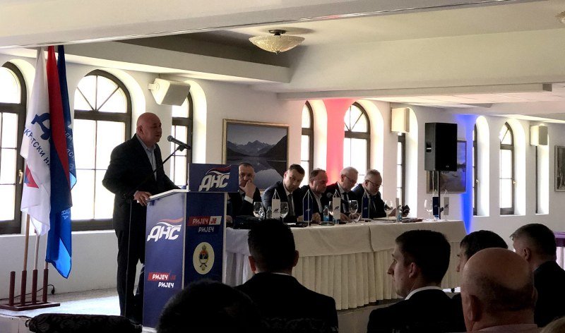 Kotao opet ključa: Na pomolu novi Raskol u DNS-u (Foto)