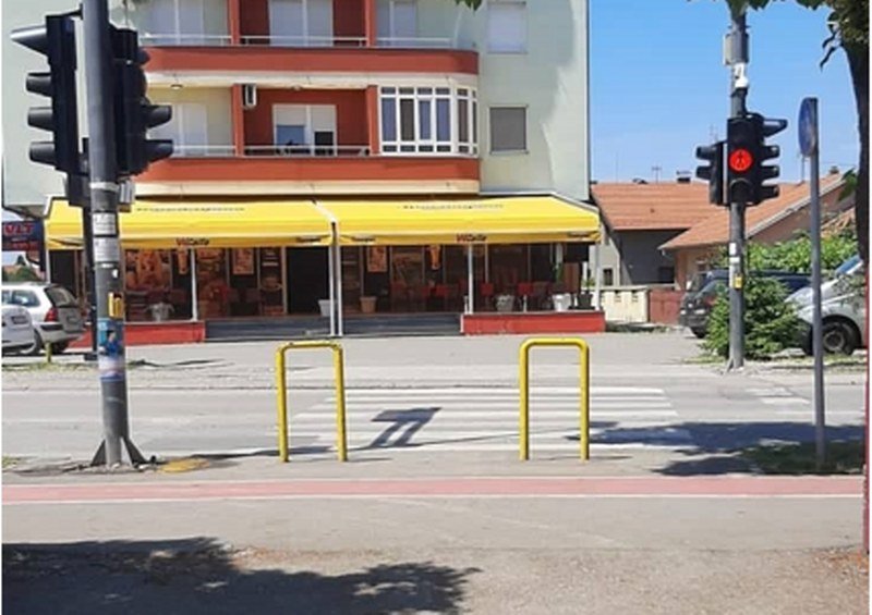 Miodrag Rajković: Na prvom i jedinom đačkom semaforu na pješačkom prelazu se u saobraćaj uključuju, automobili? (Foto)
