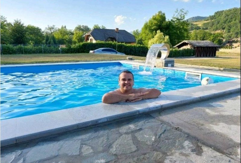 Vila sa bazenom, stanovi i automobili Miladina Radovića, prvog poštara Srpske (Foto/Video)