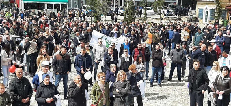 Protesti u Vlasenici: Preostalo stanovništvo Srpske ne prihvata da bude evropska deponija (Foto/Video)