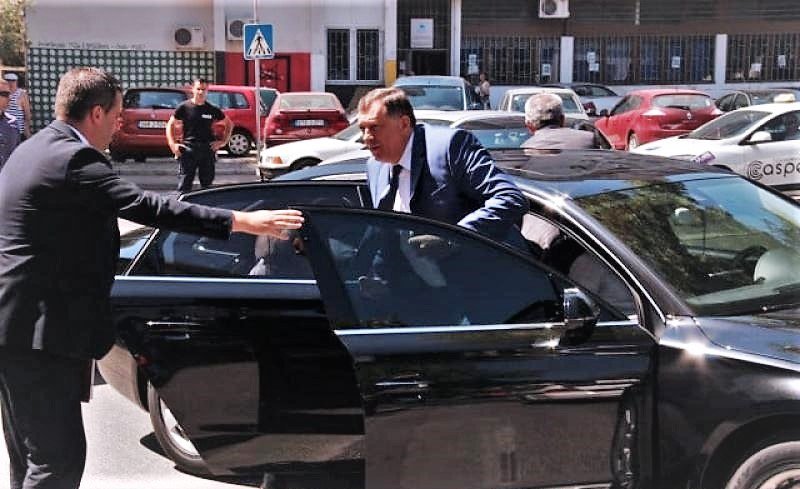 Na naplatu stiže preko milijardu KM duga Republike Srpske, a Dodik kupuje auto od 270 hiljada KM (Dok.)
