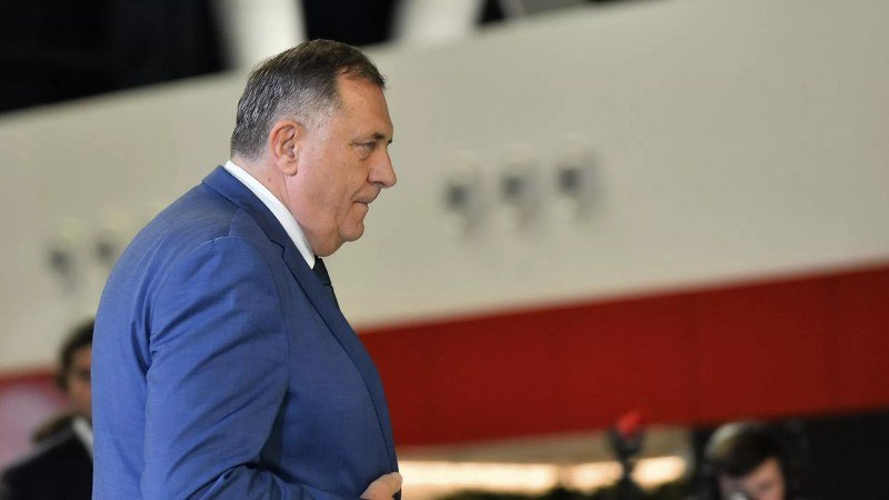 Približavamo se kraju jedne ružne političke balade: Dodik namjerava povući i -stolnjak- za sobom