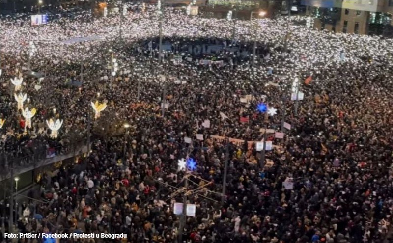 Nakon velikog, mirnog skupa na Slaviji, incident ispred Skupštine, Nišlije šetnjom završile protest (Video)