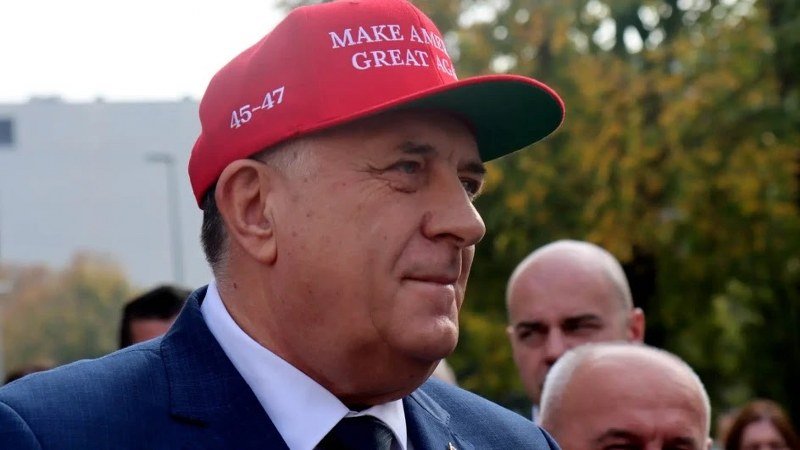 Povlači li se Milorad Dodik sa političke scene i da li su u toku pripreme za taj akt?