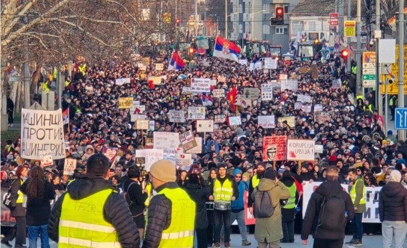 Studenti iz Kragujevca dotrčali sinoć do hrama Svetog Save na Vračaru, licemjerna Evropa i zapad ćute (Video)