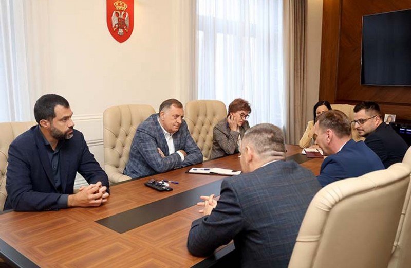 Milorad Dodik na sastanke vodi punoljetnog sina! Nepoznato da li je to uradio i načelnik Ugljevika?