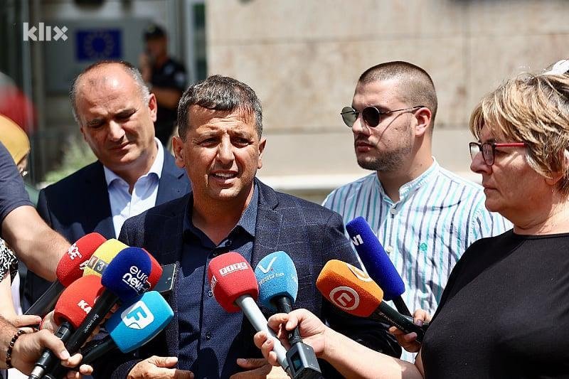 Incident i provokacije bivšeg pripadnika Armije BiH na pressu ispred sjedišta Delegacije EU u Sarajevu (Video)